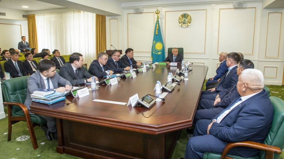 Бейбит Исабаев вручил госнаграды от имени президента лучшим работникам агропромышленного сектора области Жетысу