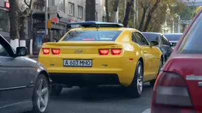 Богатые водители платят миллионы тенге штрафов как за проездной – депутат