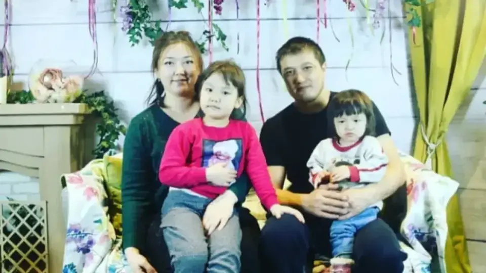 Саяжан отбасымен бірге. Фото Саяжанның әлеуметтік желідегі парақшасынан алынды