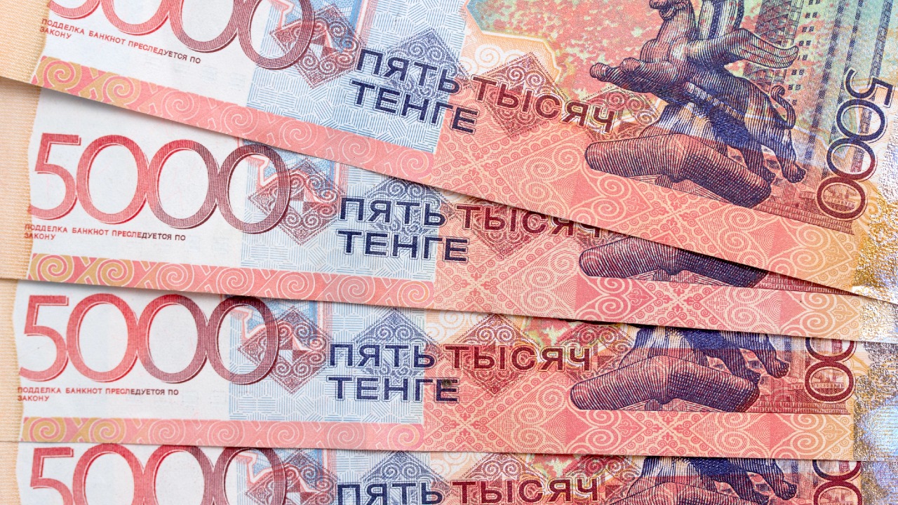 1,4 млрд тенге пытались незаконно провезти через границу Казахстана в январе
