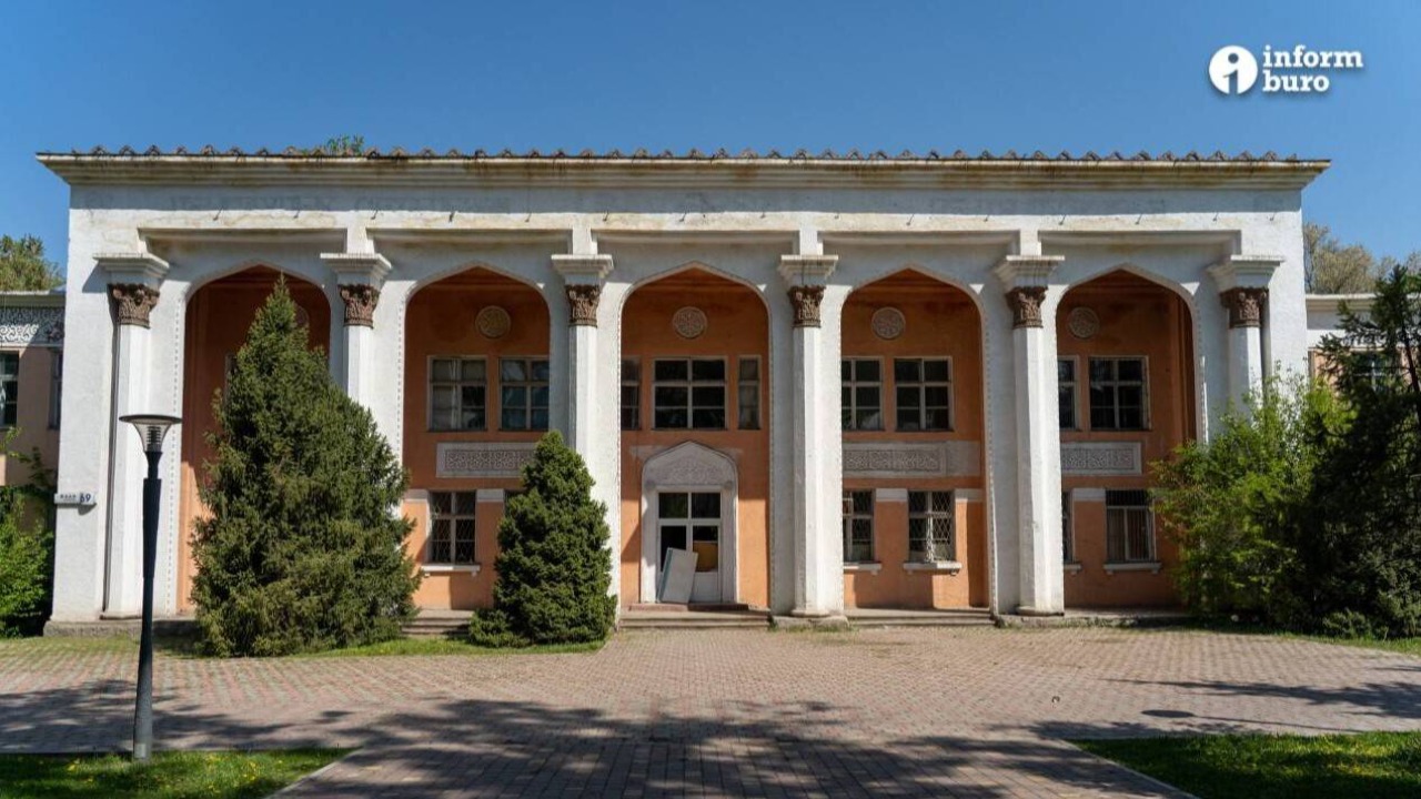 Здание бывшей железнодорожной больницы в Алматы / Фото Informburo.kz