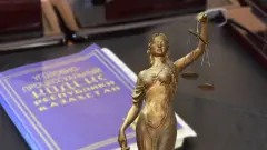 "Она воткнула в меня нож, а дальше я не помню". Обвиняемый в убийстве Нурай Серикбай дал показания в суде