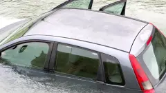 У владельцев затопленных во время ливней авто мало шансов на компенсацию в Казахстане, заявил эксперт