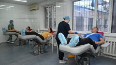 Волонтёры из разных регионов Казахстана сдали кровь для пострадавших в авиакатастрофе близ Актау
