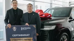 Бывшему тренеру сборной Казахстана по боксу подарили авто и квартиру