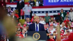 Паспорта с изображением Трампа выпустят в США
