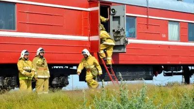 Специальный поезд задействовали для тушения пожара на складе в Семее