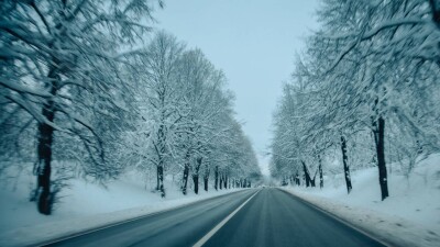 На двух участках казахстанской трассы до утра ограничили движение из-за непогоды