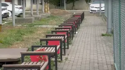 "Как они считали?" Больше 50 скамеек установили в одном дворе Атырау