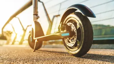 "Клятвенно обещали нам". Кикшеринговые компании могут наказать за превышение скорости самокатов