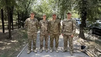 Мужчина ударил ребёнка кулаком в лицо на глазах военнослужащих в Алматы