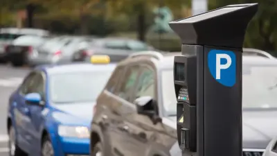 Водители Алматы жалуются на отсутствие терминалов для наличной оплаты за парковку