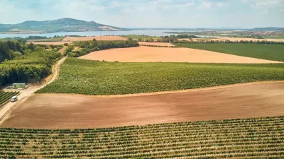 Почти 20 лет жители Алматинской области не могут получить оплаченные земельные участки