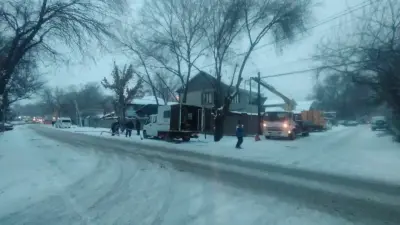 Большегруз наехал на газопровод: 67 частных домов остались без газа в Алматы