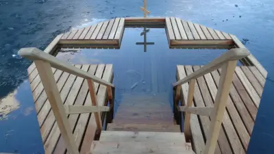 "Вредно, бессмысленно и кощунственно". Кого просят не приходить на крещенские купания