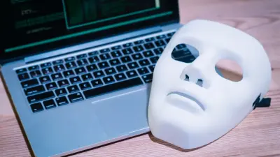 Дипфейки и сайт для возврата денег: в АФМ предупредили о новых уловках мошенников