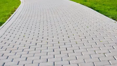 "Передали нуждающейся семье". Вывоз "новой" брусчатки объяснили в акимате Алматы