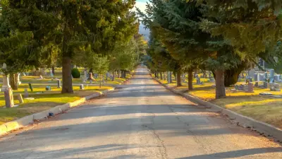 Когда закроют проезд по дороге через Первомайское кладбище в Алматы