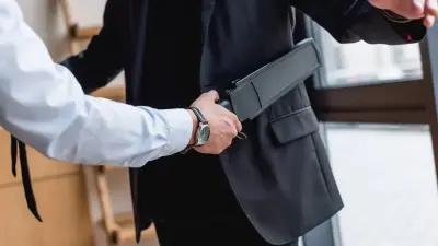 Все посетители крупных ТРЦ в Казахстане будут проходить проверку металлоискателем