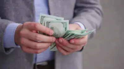 Почему у казахстанцев не растут зарплаты? Ответ Минэкономики