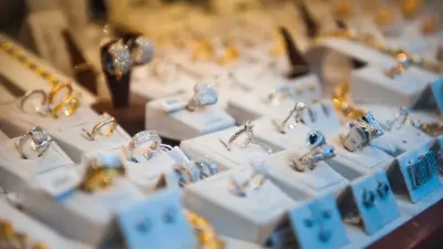 Присвоил имущество на 1 млрд тенге: подозреваемого в хищении из ломбарда задержали в Шымкенте