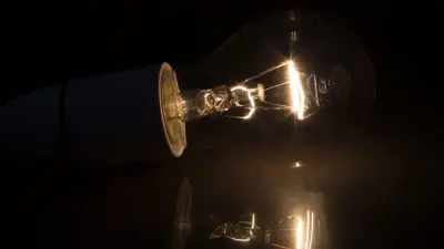 "Гниют продукты, сгорает техника". На перебои со светом жалуются жители микрорайона в Атырау