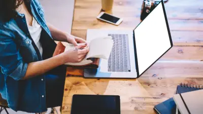 Кому в Казахстане предлагали самые высокие зарплаты в мае