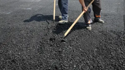 Получил перелом позвоночника из-за горы щебня на дороге: водитель отсудил 11 млн тенге в Костанайской области