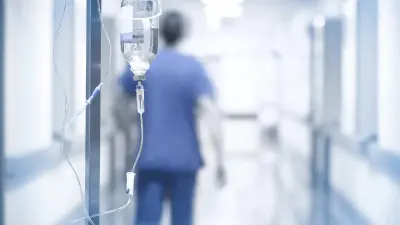 Врачи рассказали о состоянии мужчины, устроившем самоподжог в аэропорту Алматы