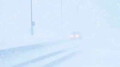 Буран в Казахстане: более 1000 человек эвакуировали спасатели за три дня