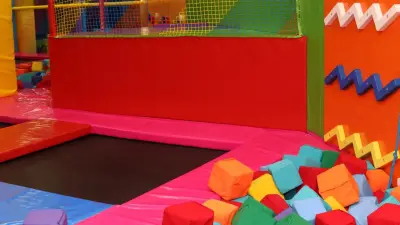 Ребёнок стал инвалидом после отдыха в батутном парке в Актобе: семья получит компенсацию