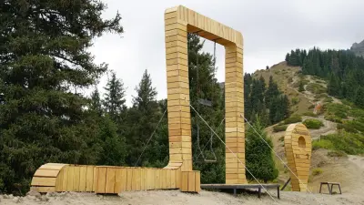 Алматинцам стали вновь доступны качели у пика Фурманова