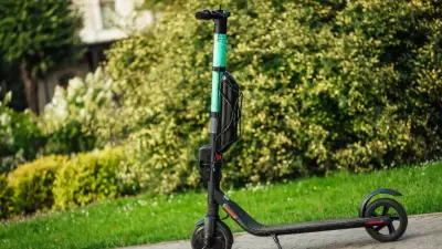 "Граждане всё ещё подвергаются опасности". Токаев о ситуации с самокатами на дорогах