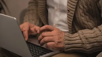 76-летнего мошенника задержали в Семее