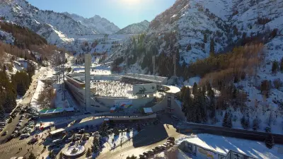 Смотровая площадка и бассейн: каким увидят алматинцы каток Медеу через два года