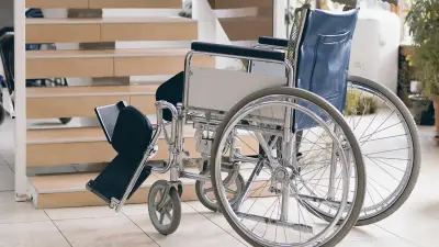 Матери ребёнка с инвалидностью в Кызылорде выдали квартиру на верхнем этаже в доме без лифта