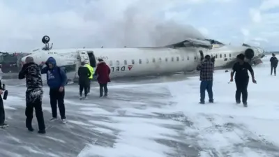 Пассажирский самолёт перевернулся в аэропорту Торонто: число пострадавших достигло 18 человек