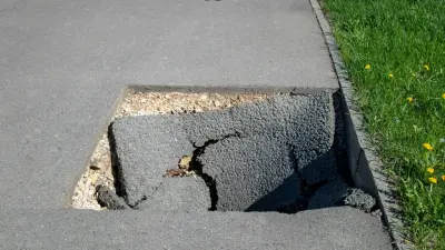 Одна яма – два инцидента: ответственного за состояние дорог наказали в Павлодаре