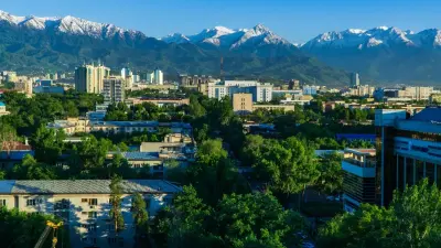 "Слова акима вырвали из контекста". В Алматы не будут отказываться от газонов