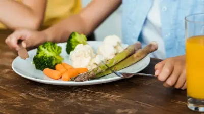 "Разбавляют молоко водой". В экономии на питании обвинили частный детский сад Шымкента