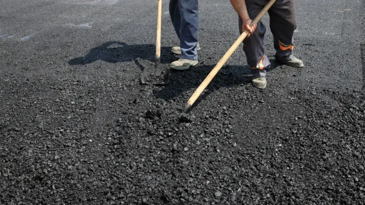 Движение на участке проспекта Абая частично перекрыли в Астане