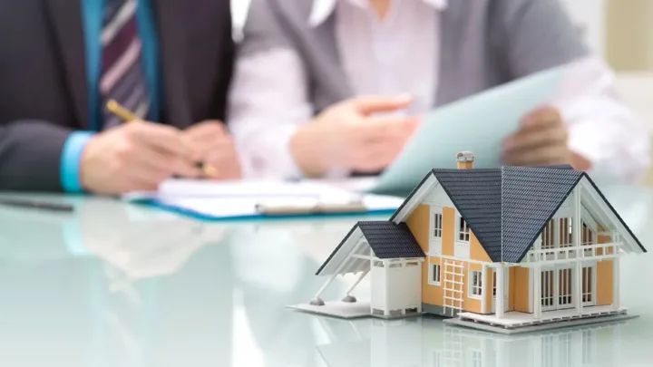 Число сделок купли-продажи жилья в Казахстане продолжает падать