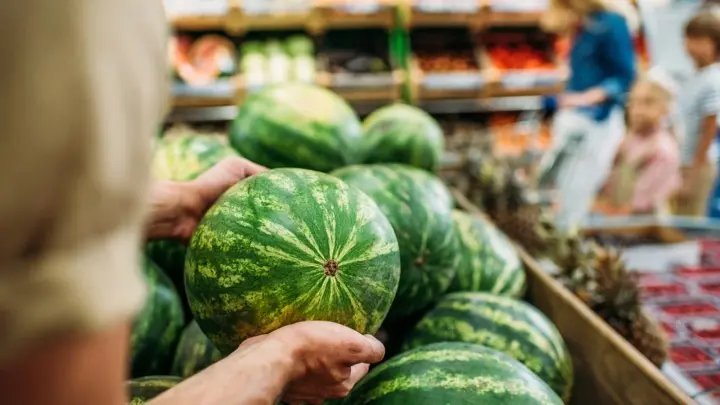 Безопасны ли арбузы и дыни, которые уже продают в Алматы