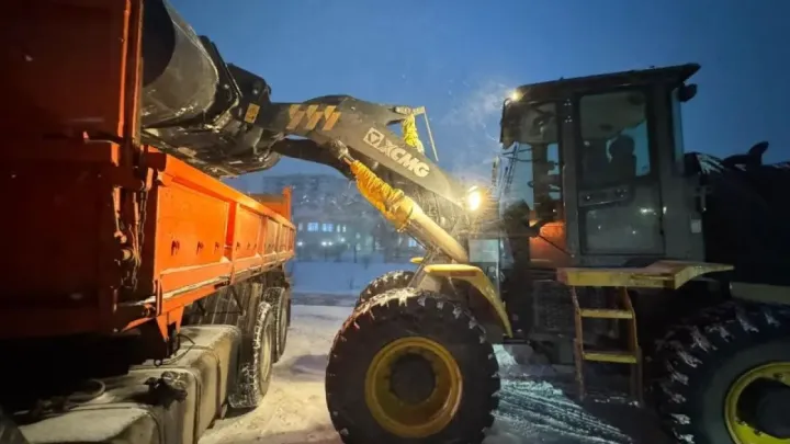21 тысячу кубометров снега вывезли коммунальщики за ночь из Астаны