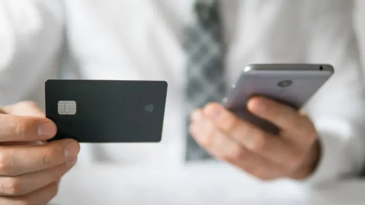 Показывал продавцам поддельный QR-код: подозреваемого в мошенничестве задержали в Астане