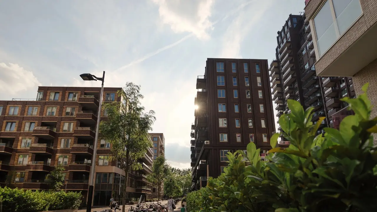 Обманули дольщиков на 8 млрд тенге: дело против работников стройкомпании направили в суд Астаны