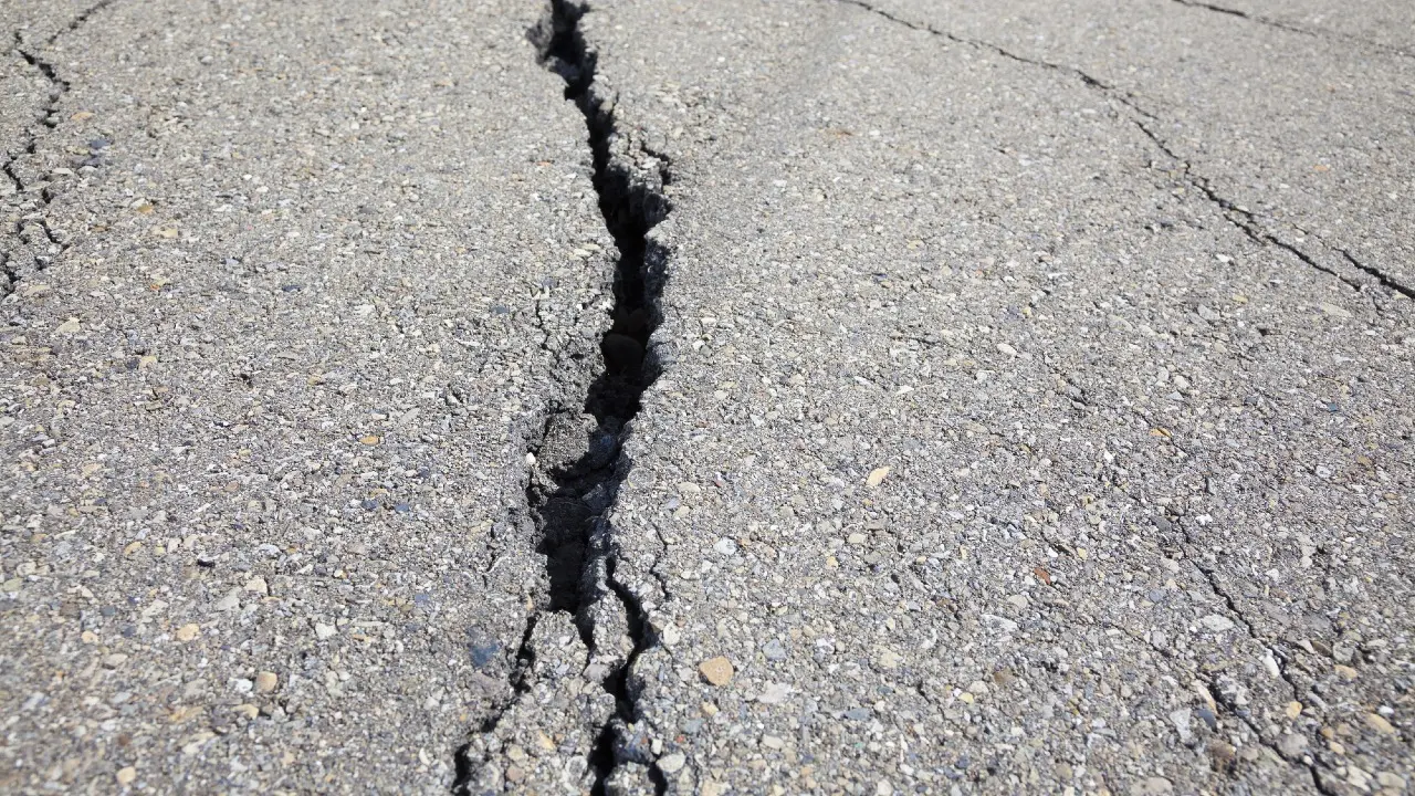 Пять человек погибли и более 140 пострадали при сильном землетрясении в Афганистане