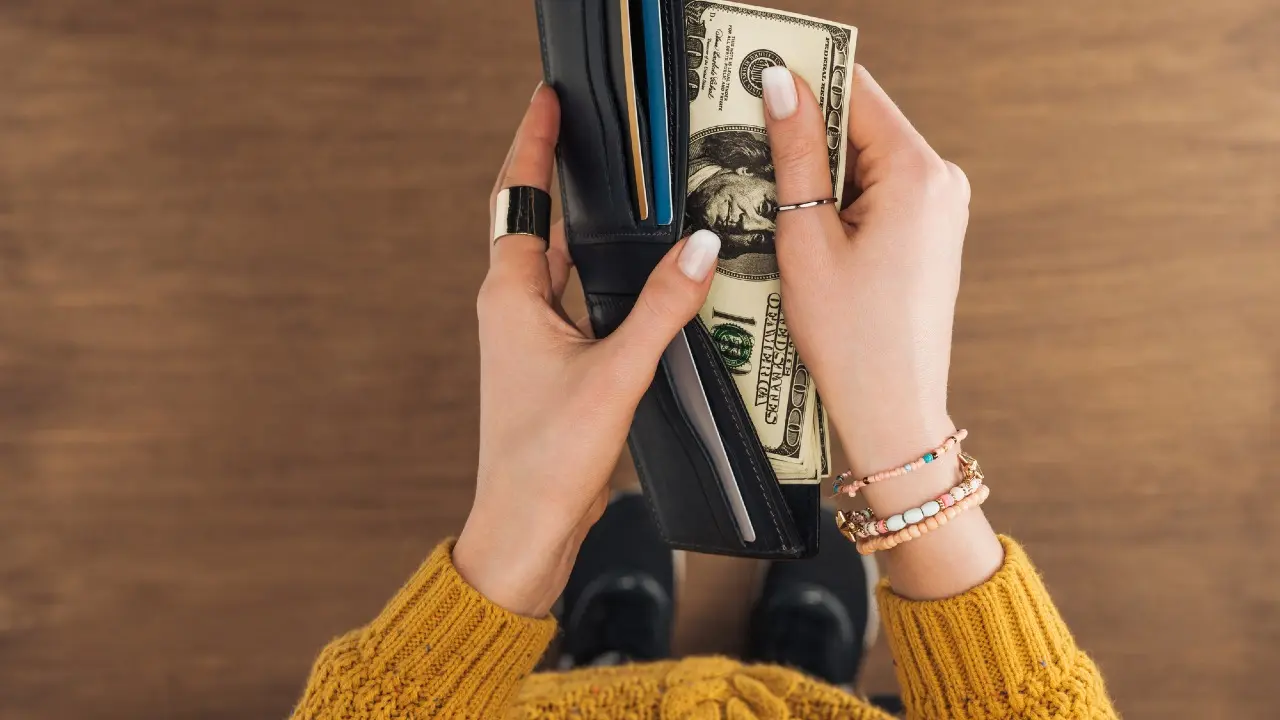 Жительница Астаны солгала о больном ребёнке и потратила собранную помощь на отпуск