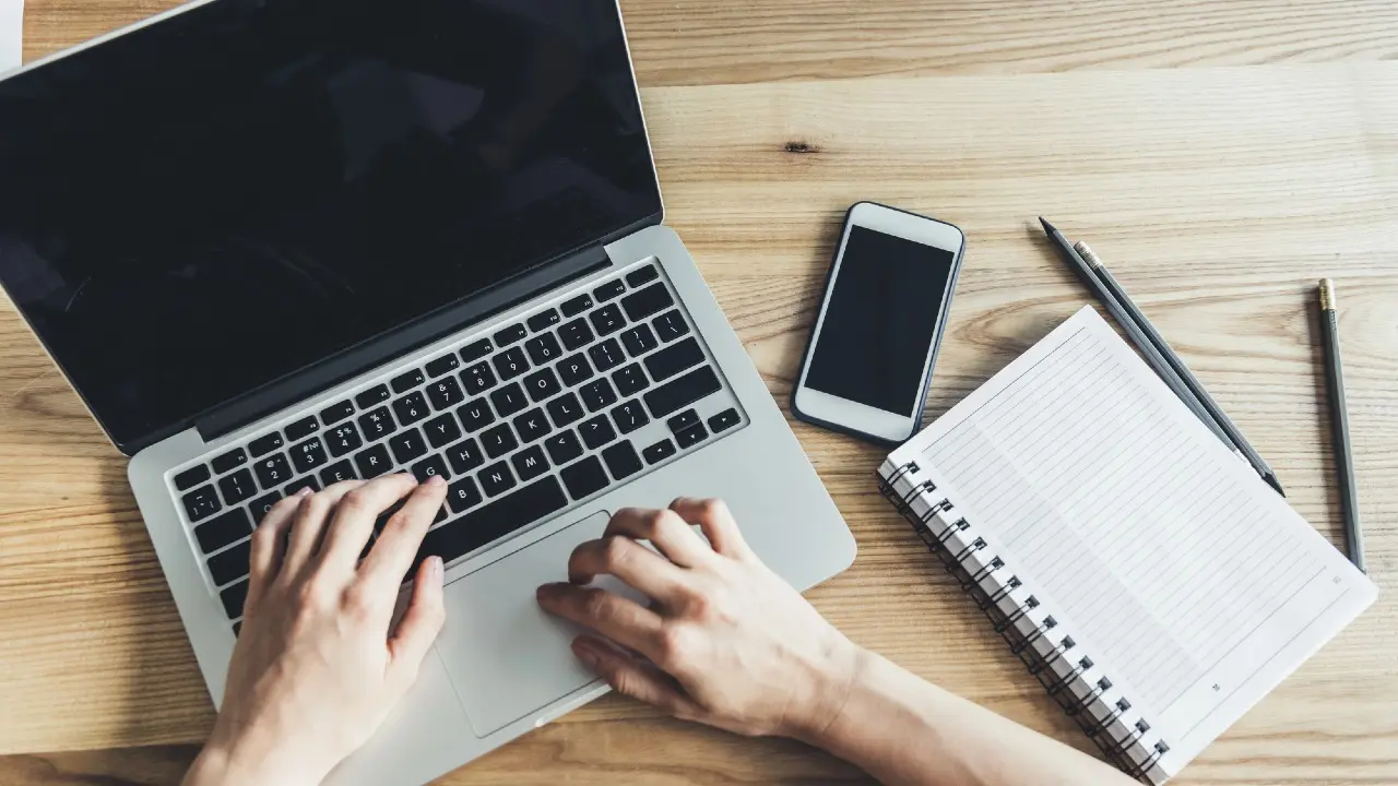 Половина опрошенных казахстанцев довольна своей работой