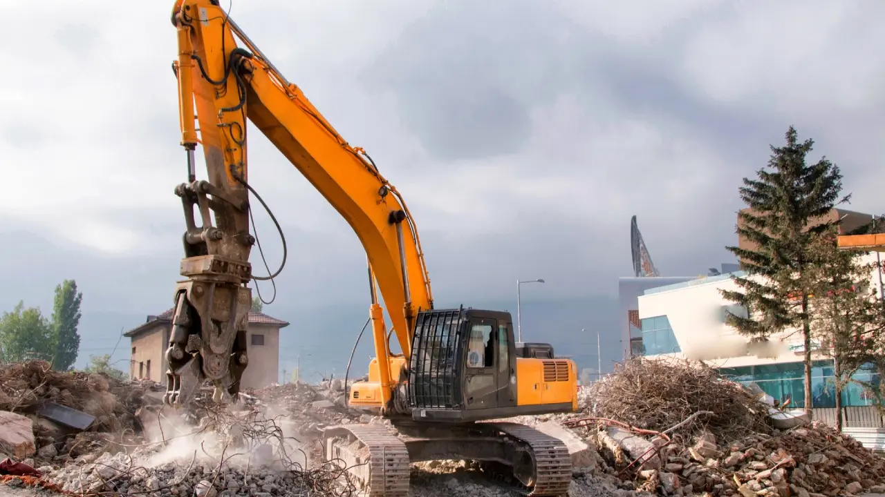 Автомойка, завод, общежитие: 15 незаконных построек снесли в Астане с начала года